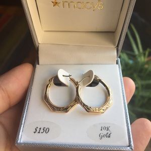 Macy’s Bridge 10K Gold Hexagon Hoop Earrings 🌟💫